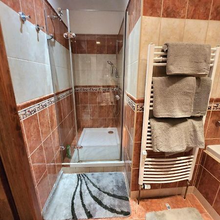 Spacious Apartment 6Min From The Dancing House ปราก ภายนอก รูปภาพ