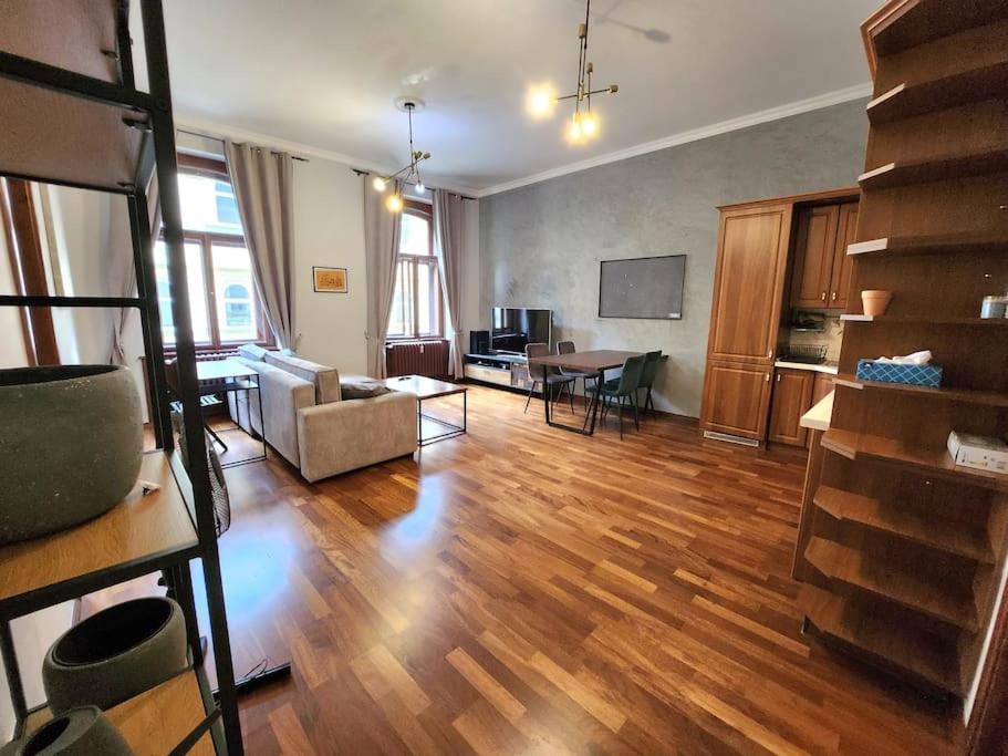 Spacious Apartment 6Min From The Dancing House ปราก ภายนอก รูปภาพ