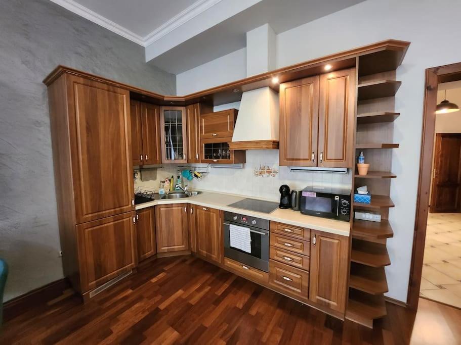 Spacious Apartment 6Min From The Dancing House ปราก ภายนอก รูปภาพ