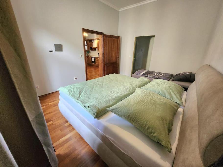 Spacious Apartment 6Min From The Dancing House ปราก ภายนอก รูปภาพ