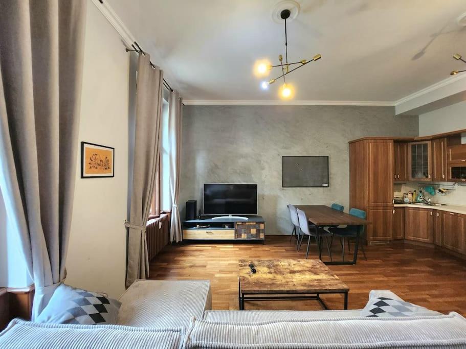 Spacious Apartment 6Min From The Dancing House ปราก ภายนอก รูปภาพ