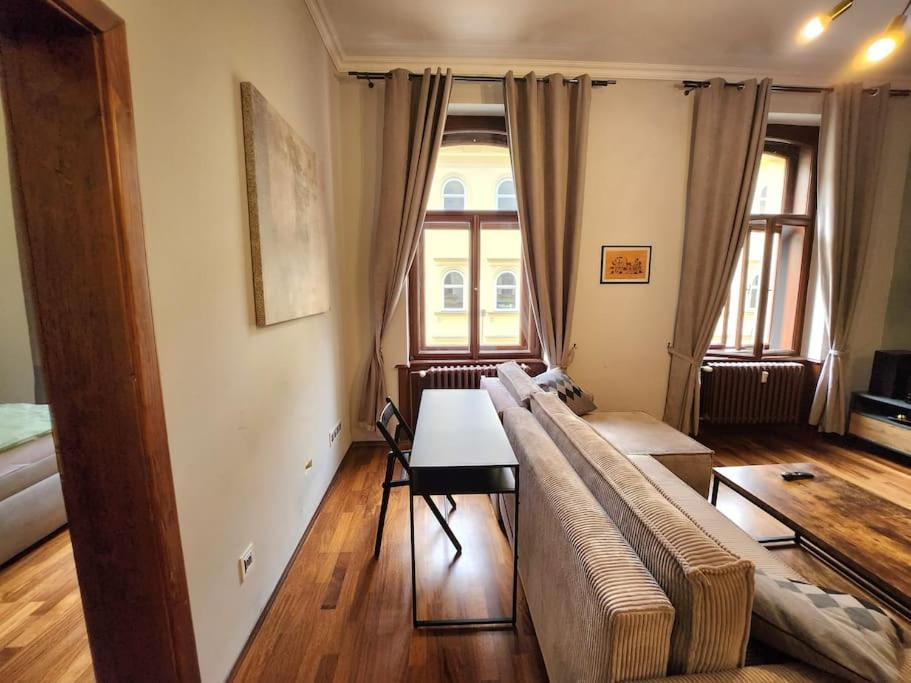 Spacious Apartment 6Min From The Dancing House ปราก ภายนอก รูปภาพ