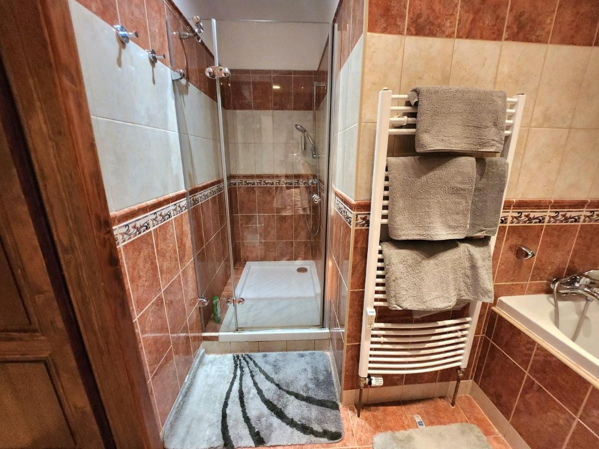 Spacious Apartment 6Min From The Dancing House ปราก ภายนอก รูปภาพ